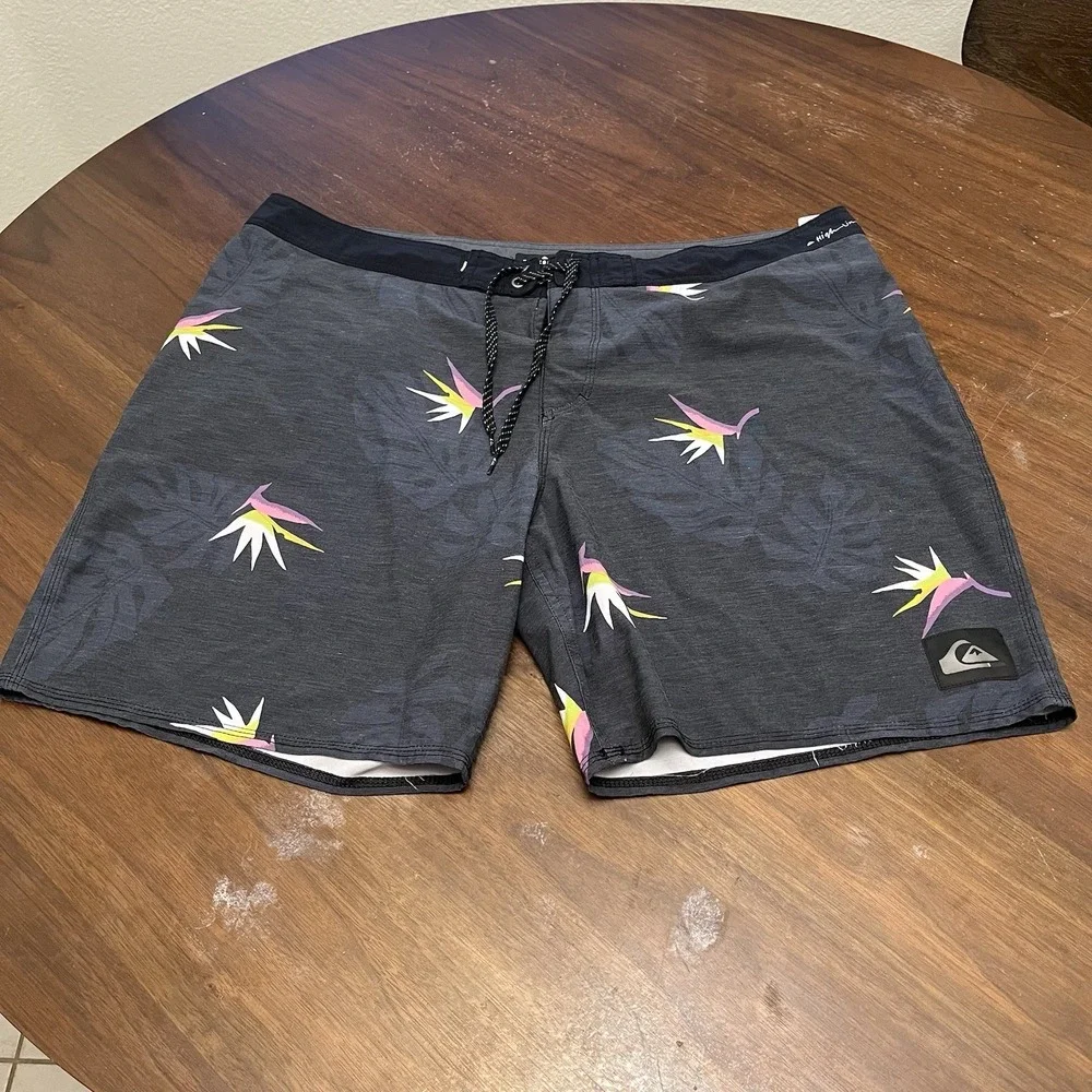 Quicksilver High Line Men's Size 40 Board Shorts Red 4-Way Stretch Floral
